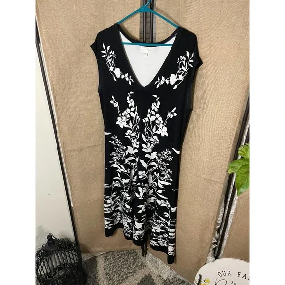Emerson Rose Black White Floral V Neck Dress  -XL - Picture 2 of 6